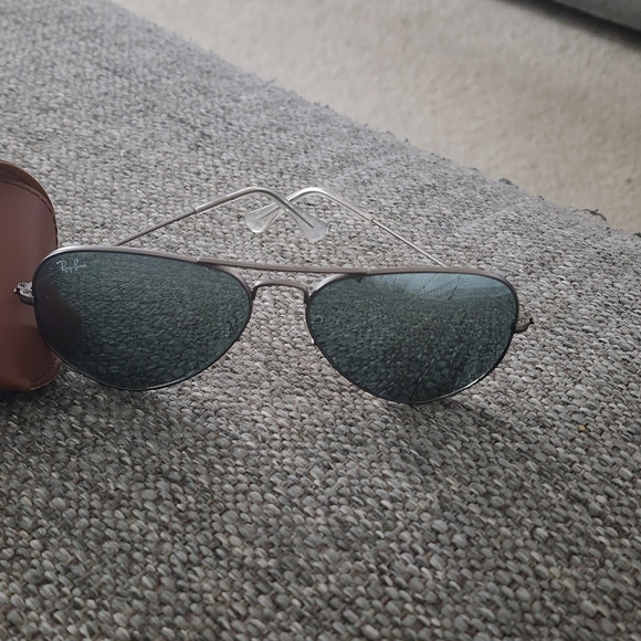 Ray -Ban Aviator Metal Sunglasses - Picture 2 of 4